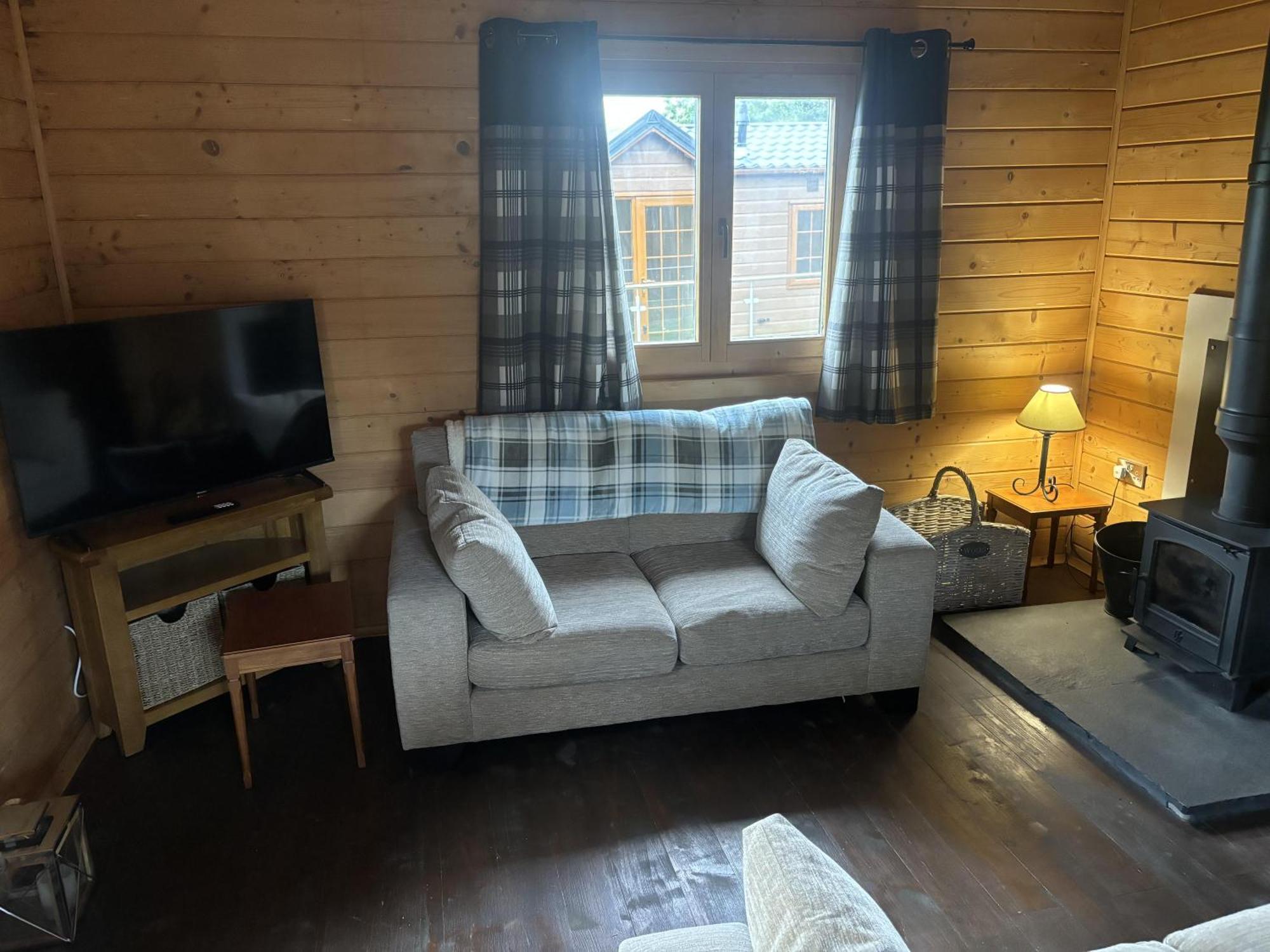 Newcastleton Rustic Lodge Retreat At Riverview Holiday Park מראה חיצוני תמונה
