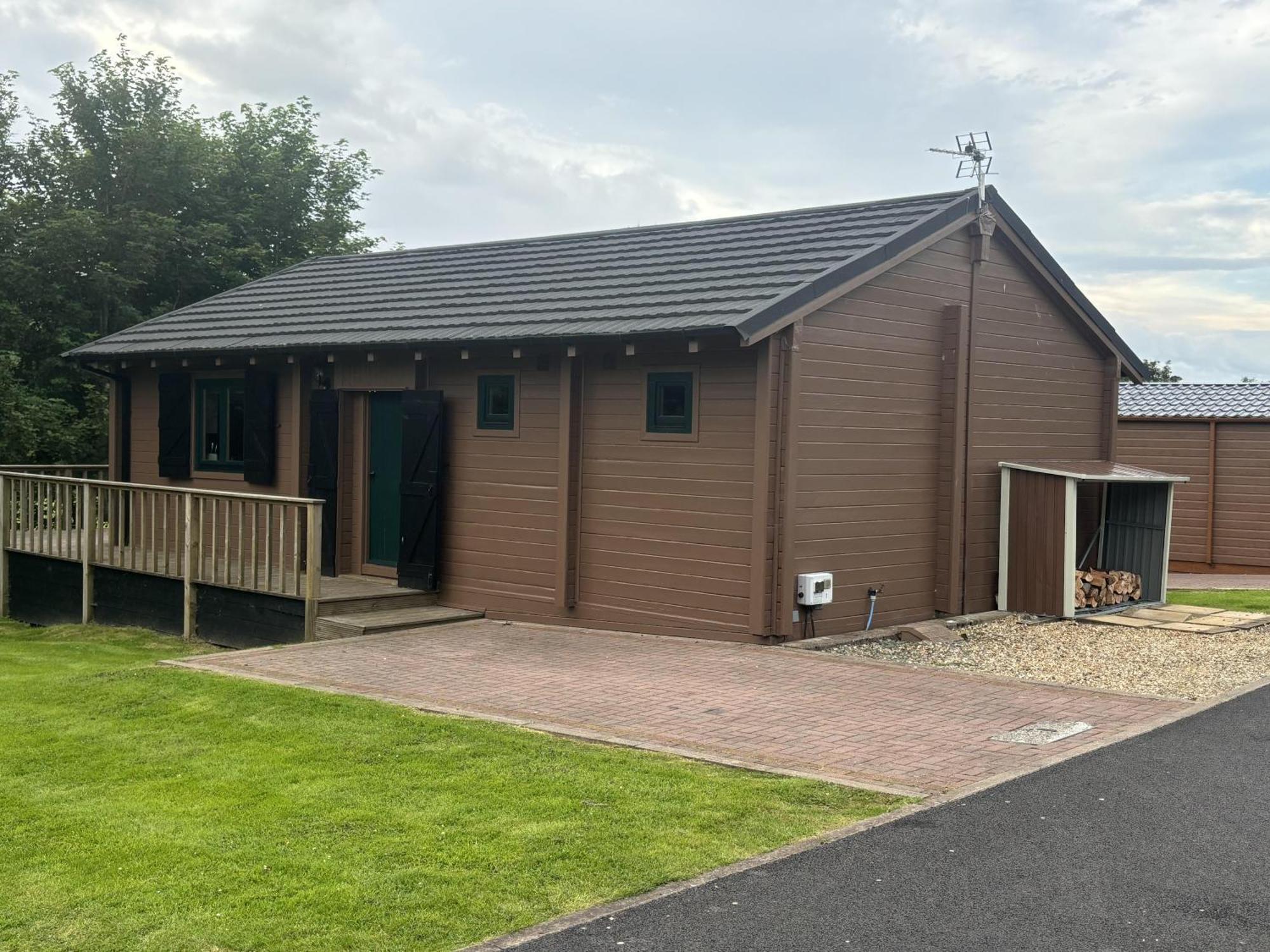 Newcastleton Rustic Lodge Retreat At Riverview Holiday Park מראה חיצוני תמונה