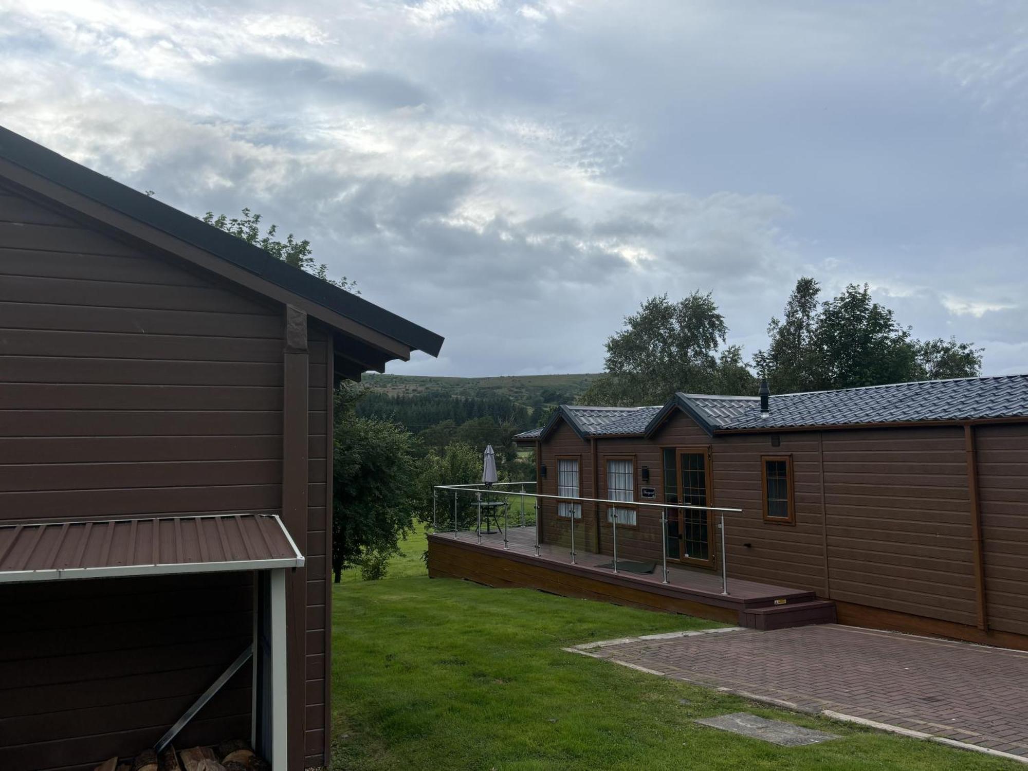 Newcastleton Rustic Lodge Retreat At Riverview Holiday Park מראה חיצוני תמונה