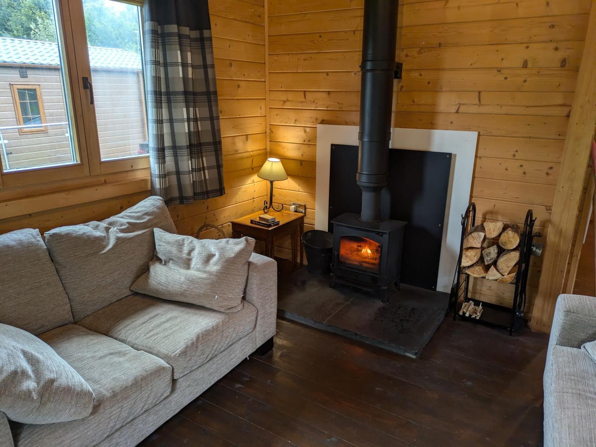 Newcastleton Rustic Lodge Retreat At Riverview Holiday Park מראה חיצוני תמונה