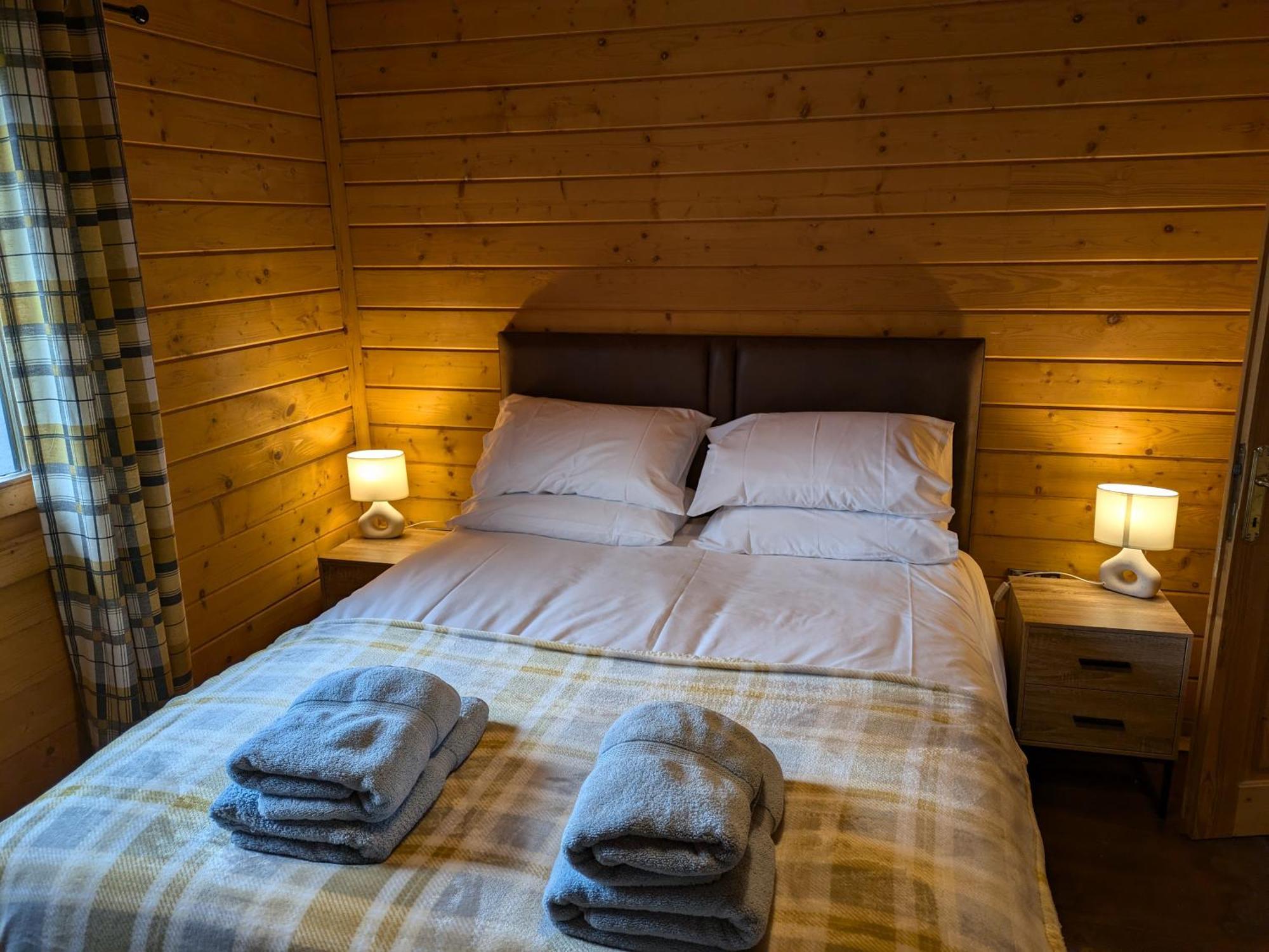 Newcastleton Rustic Lodge Retreat At Riverview Holiday Park מראה חיצוני תמונה